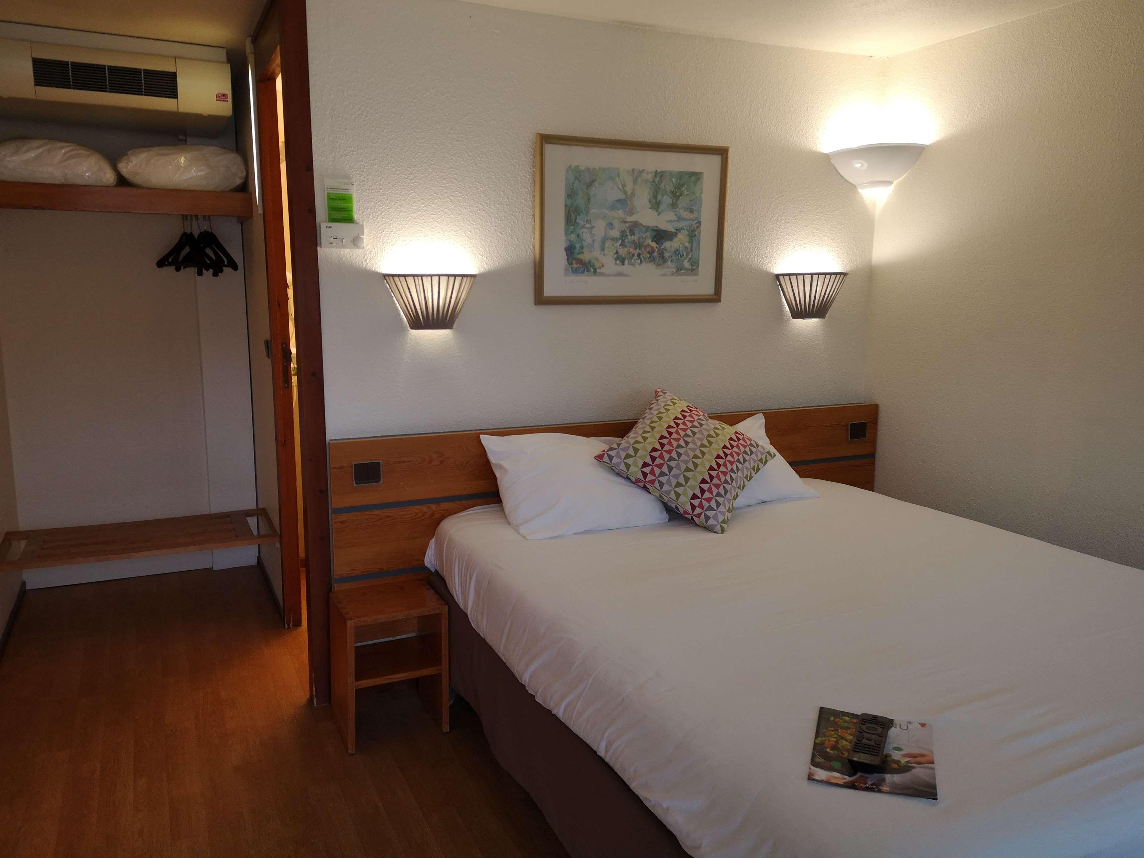 Campanile Angers Ouest - Beaucouze Hotel Exterior foto