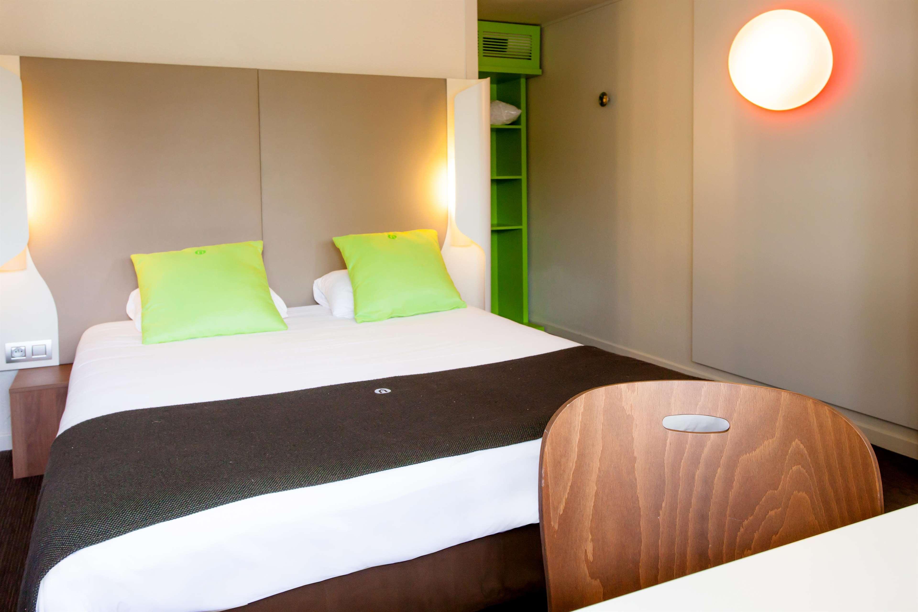 Campanile Angers Ouest - Beaucouze Hotel Exterior foto
