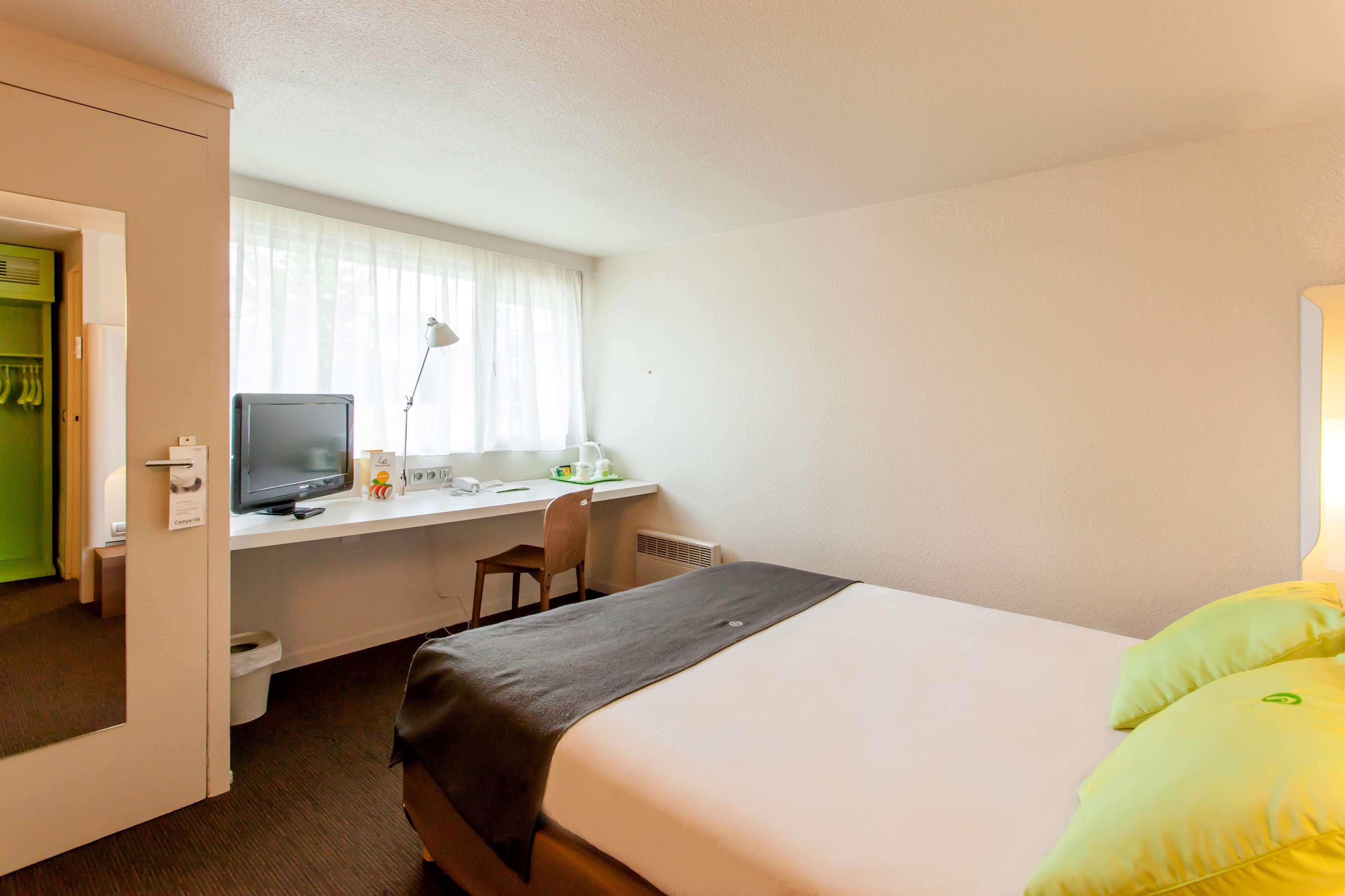 Campanile Angers Ouest - Beaucouze Hotel Exterior foto