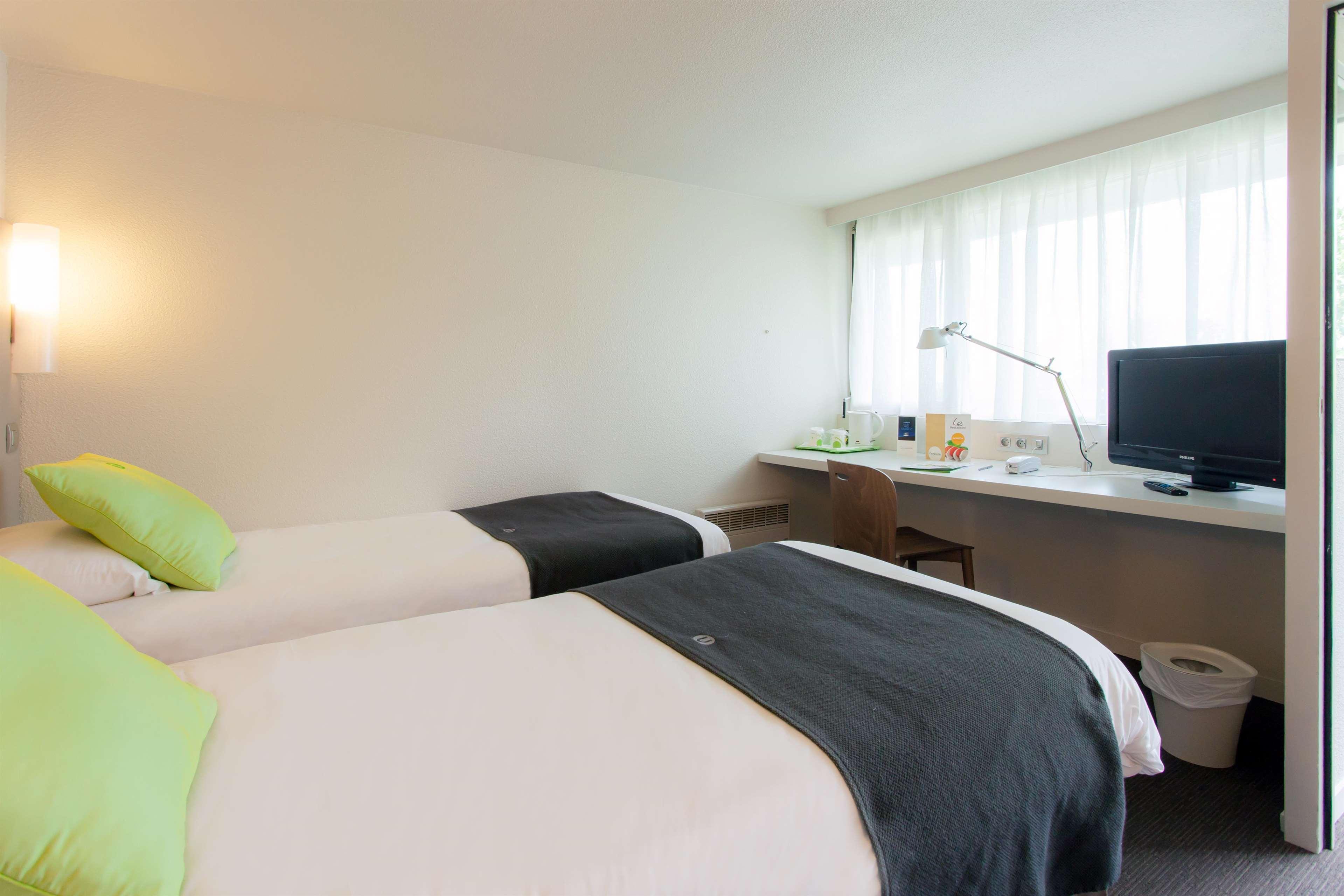 Campanile Angers Ouest - Beaucouze Hotel Exterior foto
