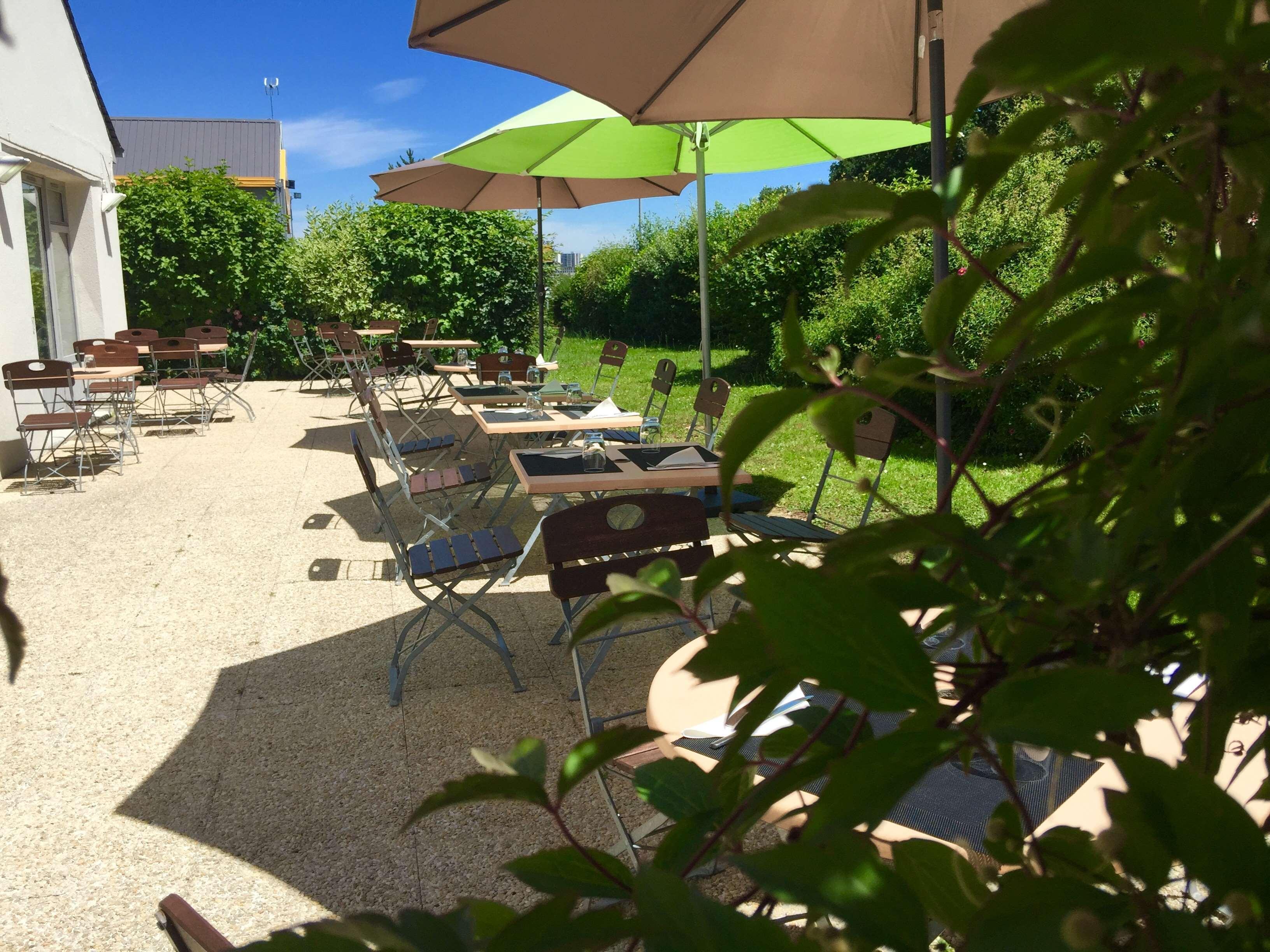 Campanile Angers Ouest - Beaucouze Hotel Exterior foto