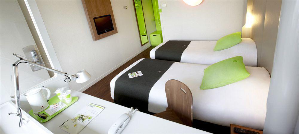 Campanile Angers Ouest - Beaucouze Hotel Exterior foto