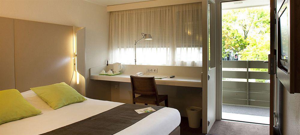 Campanile Angers Ouest - Beaucouze Hotel Exterior foto
